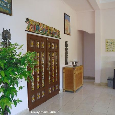 Ombak Putih Bungalows Hotel Nusa Dua  Exterior photo