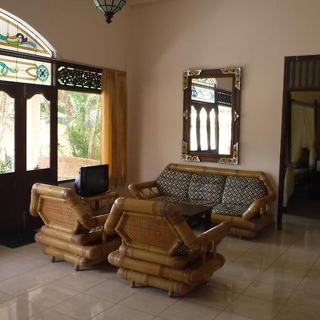 Ombak Putih Bungalows Hotel Nusa Dua  Exterior photo