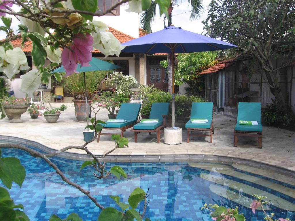 Ombak Putih Bungalows Hotel Nusa Dua  Exterior photo