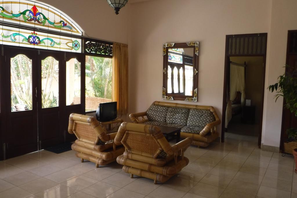 Ombak Putih Bungalows Hotel Nusa Dua  Exterior photo