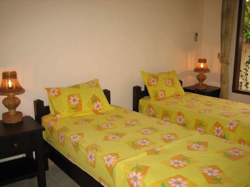 Ombak Putih Bungalows Hotel Nusa Dua  Exterior photo
