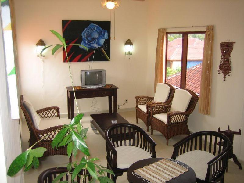 Ombak Putih Bungalows Hotel Nusa Dua  Exterior photo