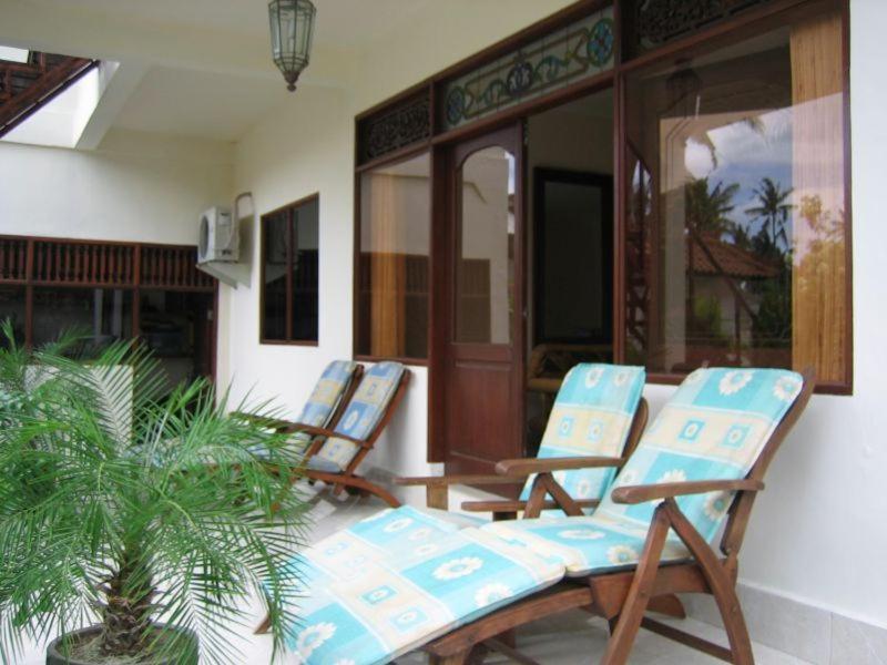 Ombak Putih Bungalows Hotel Nusa Dua  Exterior photo