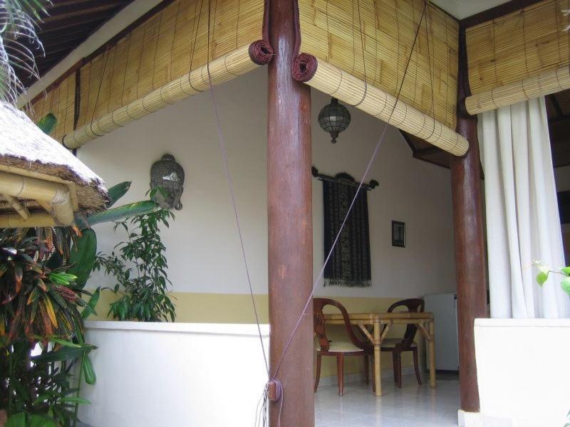 Ombak Putih Bungalows Hotel Nusa Dua  Exterior photo